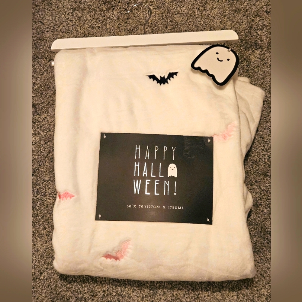 Cozy BATS Super Plush Throw Blanket Halloween Viral Tiktok 50x70 - Picture 4 of 4